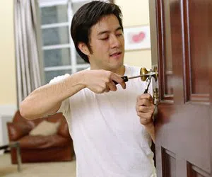 General Locksmith Store Ozone Park, NY 718-683-9889 - changing-locks